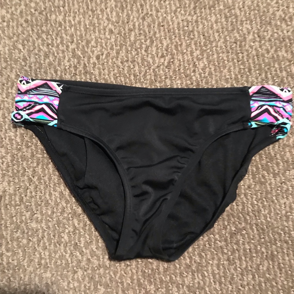 Bikini - Picture 3 of 5